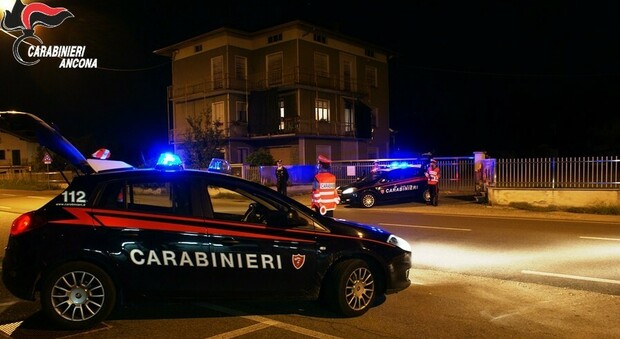 Una lunga serie di raid in ristoranti e pizzerie: arrestate dai carabinieri tre persone