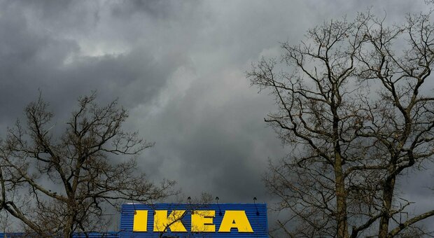 H&M sospende le attività, Ikea chiude tutti i 17 negozi: anche i giganti ora abbandonano la Russia