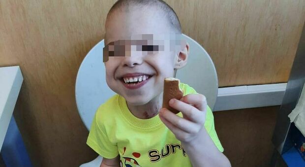 Nuova vita per Dmytrii, bimbo di 5 anni operato a Napoli: «i medici hanno ricostruito l'esofago, ora può mangiare»