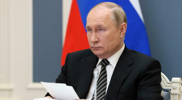 Putin è malato? Spia russa: «Ha 3 anni di vita, cancro in rapida progressione, sta perdendo la vista»
