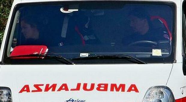 Cantiano, malore fatale, muore a 58 anni e il comitato denuncia: «L'ambulanza ha dovuto fare 40 chilometri»