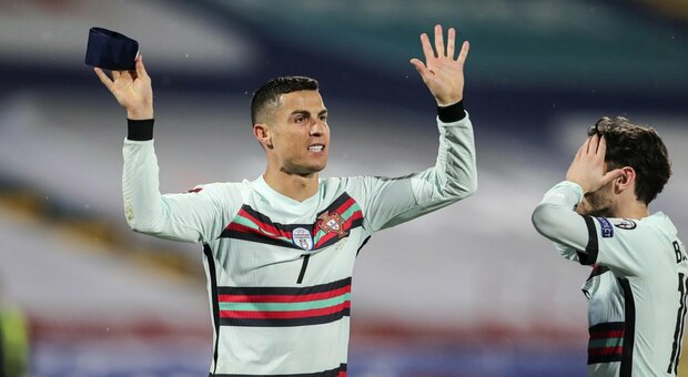 Qatar 2022, Ronaldo getta la fascia e lascia il campo per un gol fantasma. Lukaku salva il Belgio