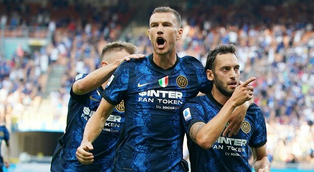 Inter, Dzeko subito in gol con il Genoa: è il simbolo della nuova Era