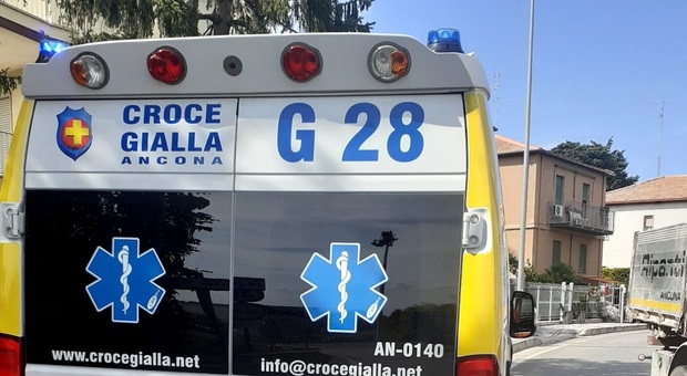 Una ambulanza della Croce Gialla di Ancona