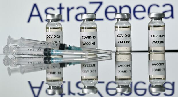 Vaccino, AstraZeneca cede all'Ue: «A febbraio tre consegne anziché una». Ma il governo britannico non ci sta
