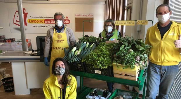 Coldiretti Ancona, la Spesa sospesa fa tappa a Osimo: mezzo quintale di frutta e verdura donato alla Caritas