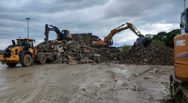 Duemila volontari al lavoro a Senigallia, smaltite 1.500 tonnellate di rifiuti: migliaia di segnalazioni