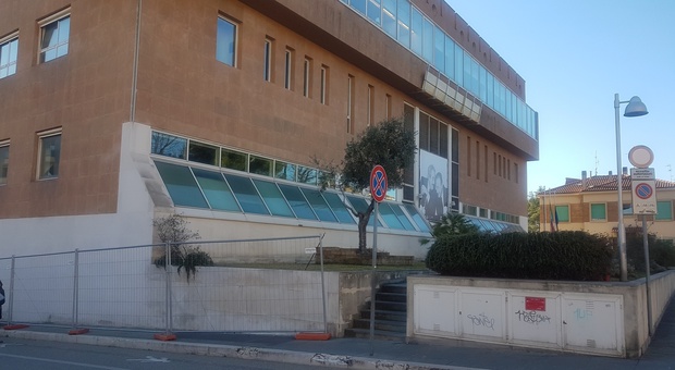 Il Tribunale di Pesaro dove ieri si è svolta l'udienza preliminare per il rinvio a giudizio