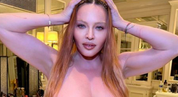 Madonna ossessionata dal sesso: su Instagram si mostra in topless per i suoi fan