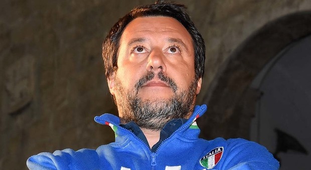 Salvini, guerra alla cannabis light: «Non voglio lo Stato spacciatore. Meglio un uovo sbattuto»