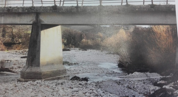 Castignano, grido d'allarme dei sindaci: «Quel ponte è in condizioni critiche»