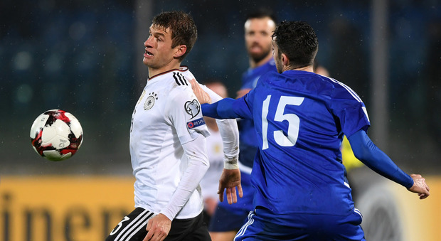 Müller: «Che senso ha giocare con San Marino?». Replica da applausi