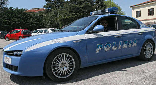 Ancona, preso a bastonate in strada L'aggressore inseguito e arrestato