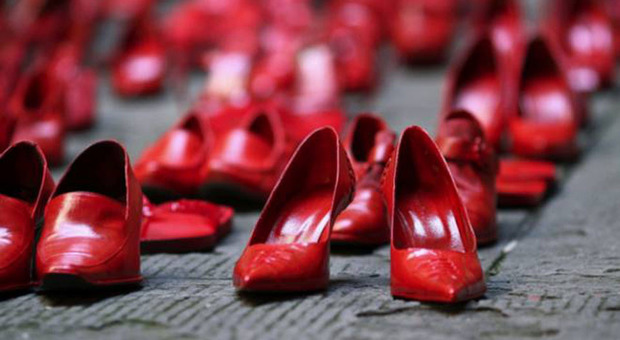 Le scarpe rosse, simbolo della lotta contro la violenza sulle donne