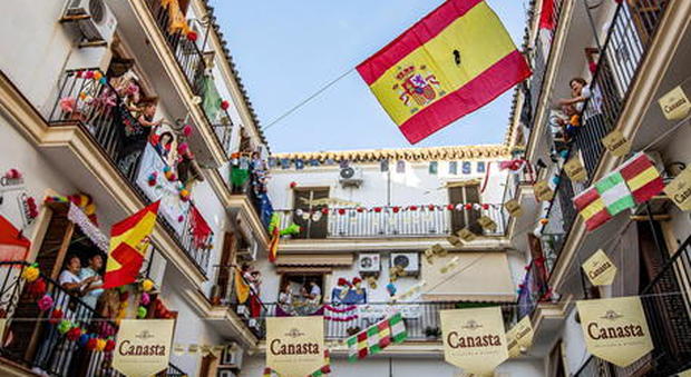 Spagna, boom di positivi. Catalonia e Galizia tornano in lockdown
