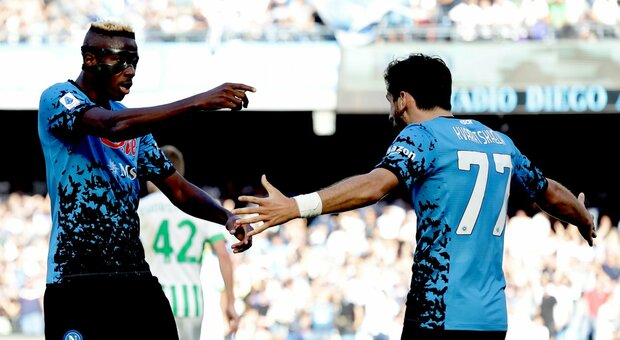 Il Napoli dilaga contro il Sassuolo: 4-0 con tripletta di Osimhen. Arriva la 13ª vittoria consecutiva