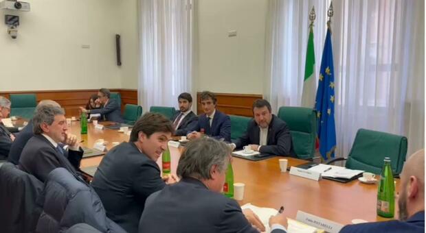 Infrastrutture Marche, il ministro Salvini incontra il governatore Acquaroli: «Il punto sugli interventi più urgenti»