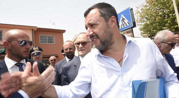 Soldi russi alla Lega, spuntano gli audio. Salvini: «Mai preso un rublo, querelo»