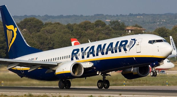 Ryanair, stretta sul bagaglio a mano Ecco cosa succederà tra pochi giorni