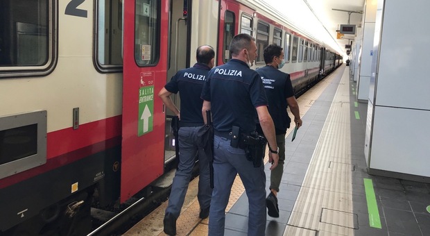 Polfer, stretta su treni e stazioni di Marche, Umbria e Abruzzo: un arrestato nell'anconetano e tre denunce