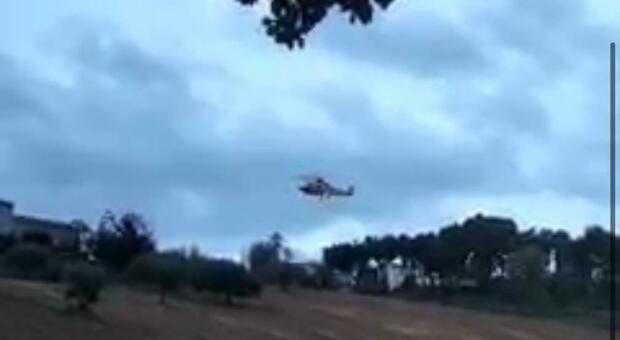 L'elicottero del 118 atterrato a Villa Costantina