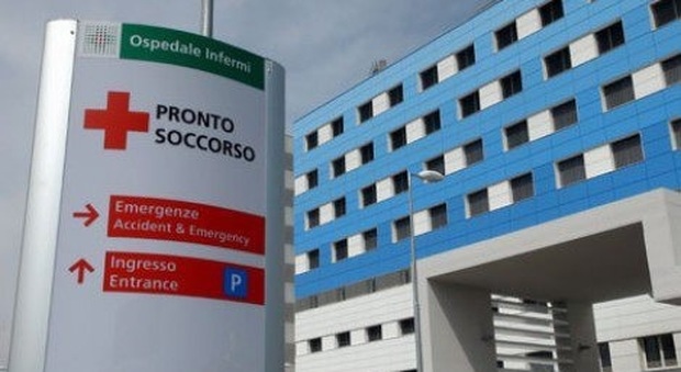 Urbino, studentessa 25enne in coma per la meningite: profilassi per 70 persone all'Università