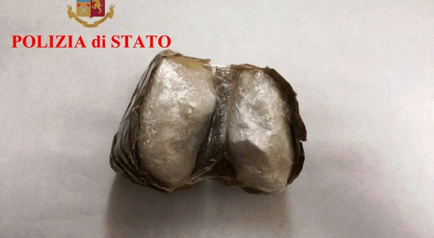 Ancona, spacciatore arrestato con la cocaina in cristalli: consegne in supercar con il figlioletto a bordo