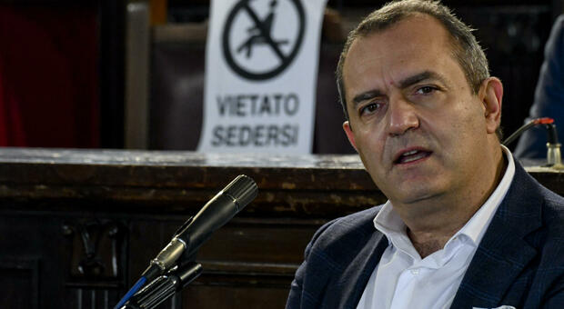 De Magistris scende in campo in Calabria: «Mi candido a presidente della Regione»