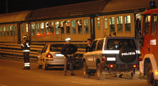 Sul luogo del suicidio si sono portati polizia ferroviaria e vigili del fuoco