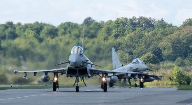 Caccia russi violano lo spazio aereo della Nato (tra Svezia e Polonia): intercettati dagli Eurofighter italiani