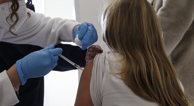 Il Gimbe conferma la frenata Covid, ma Marche penultime per vaccini ai bimbi. Tutte le province tutte nelle top 20 d'Italia per contagio