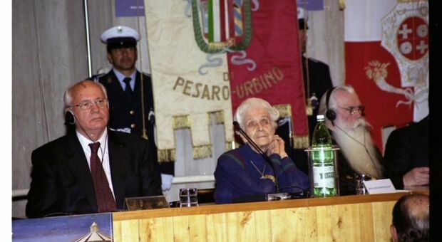 La sinistra marchigiana celebra l ultimo presidente dell Unione Sovietica: «Compagno Gorbaciov hai cambiato il mondo con coraggio smisurato»