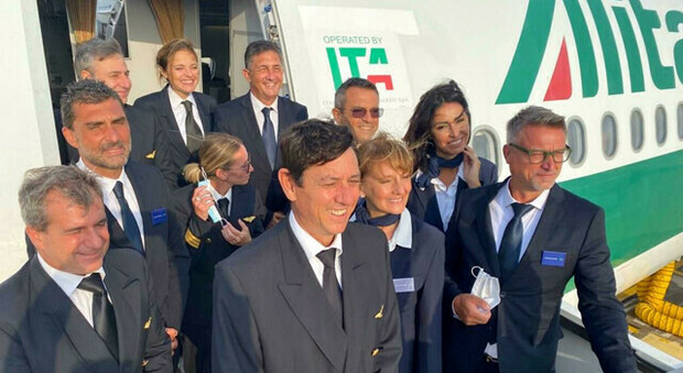 Ita, 6.000 candidati per i 2.800 posti, metà targati Alitalia. Entro settembre la gara per il marchio