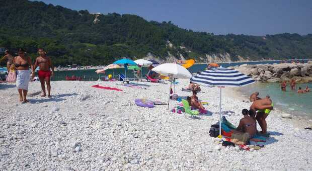 Ancona, la sorpresa di Ferragosto: c'è ancora posto nelle spiagge libere