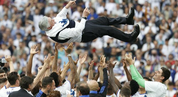 Ancelotti campione con il Real Madrid, è record: primo allenatore a vincere i 5 maggiori campionati europei