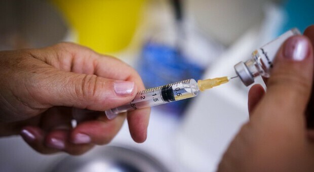 Covid, Ue accelera su vaccino: prime dosi a novembre