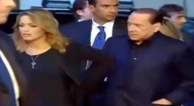 Francesca Pascale si ritrae da Berlusconi Il video fa il giro del web