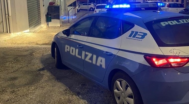 Ancona, sorpresi mentre rubavano nelle auto in sosta: arrestati tre diciottenni dopo un inseguimento da film