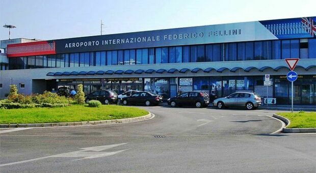 Il piazzale dell'aeroporto di Rimini