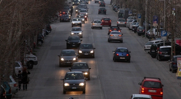 Stop ai veicoli inquinanti, velocità ridotta in centro. Fermi per tre giorni i mezzi a rischio