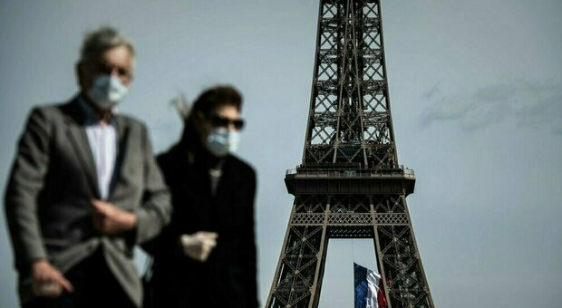 Covid, Parigi diventa zona "super rossa". In arrivo nuove restrizione in tutta la Francia