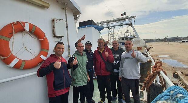 Pescatori di Mazara sequestrati in Libia: liberi dopo 108 giorni. Conte su Twitter: «Buon rientro a casa»
