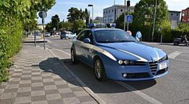 Ancona, poliziotti hi-tech con il tablet ritrovano un motorino rubato