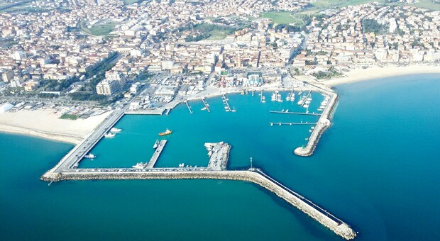 Approvato il regolamento del porto di Civitanova. Aperto il piazzale del mercato ittico
