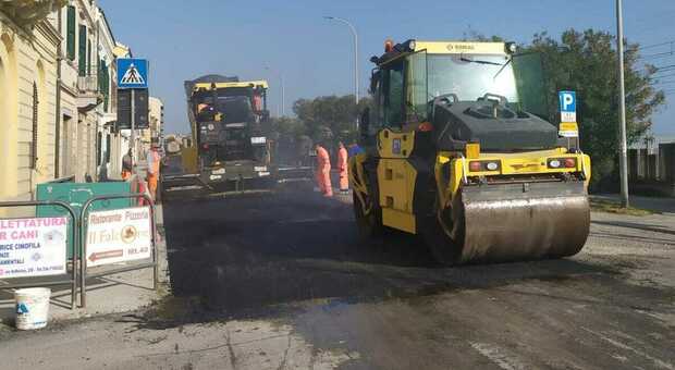 Ultime battute per i lavori di asfaltatura sulla Flaminia