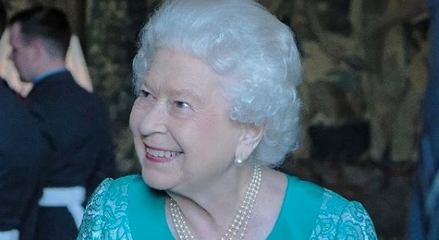 «La regina Elisabetta? Ha avuto un focoso appetito sessuale». La rivelazione choc