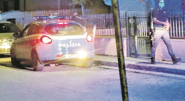 Porto sant'Elpidio, blitz anti droga: lancia la cocaina dalla finestra, ma finisce tra i piedi dei poliziotti
