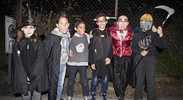 Festa di Halloween davanti all'ex Fim Premio per i migliori gruppi mascherati