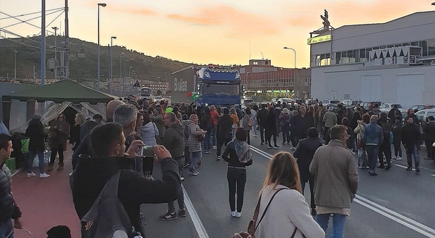 Proteste no Green Pass, sei fogli di via per i manifestanti che hanno bloccato la zona del porto