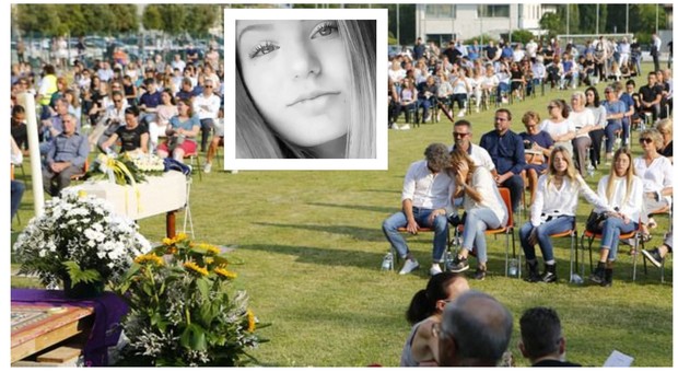 Ultimo saluto a Vittoria con mille amici: in sottofondo la voce registrata della 14enne morta in Vespa
